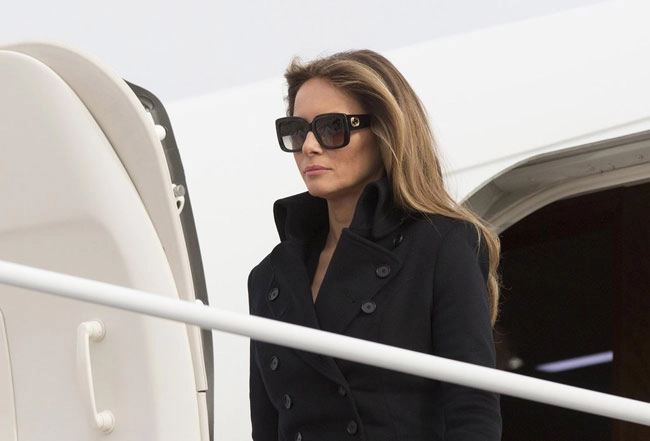 6 bộ cánh đẹp không thể chê của melania trump nhưng vẫn bị dân mỹ chỉ trích tơi bời - 2