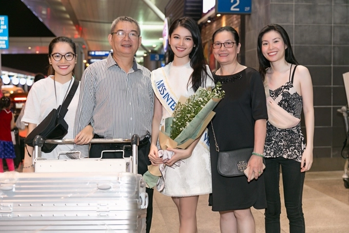 Á hậu thùy dung giới thiệu gia đình bằng tiếng anh cực chuẩn tại miss international 2017 - 2