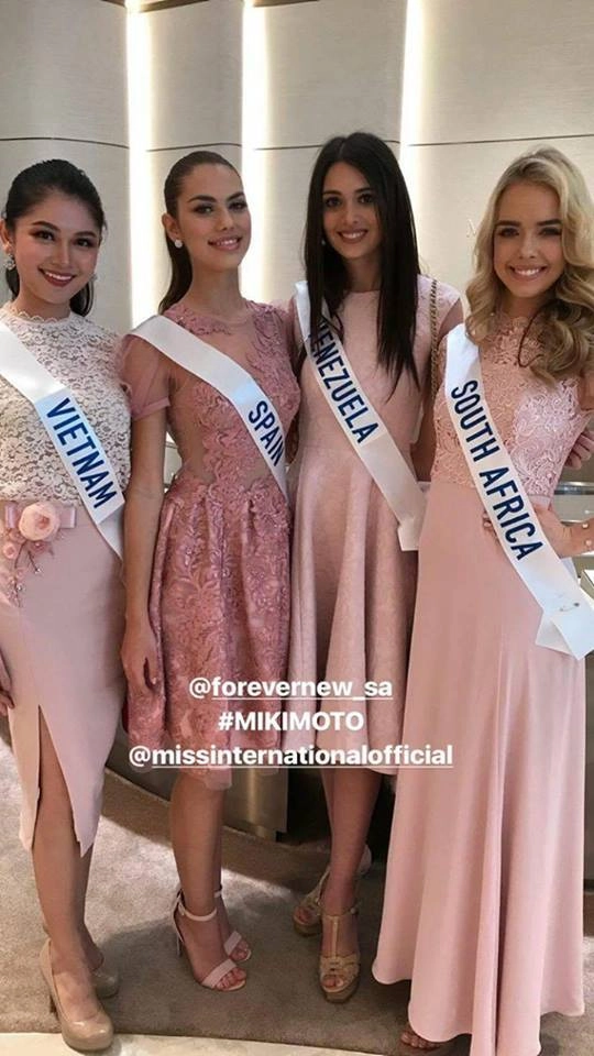 Á hậu thùy dung giới thiệu gia đình bằng tiếng anh cực chuẩn tại miss international 2017 - 7