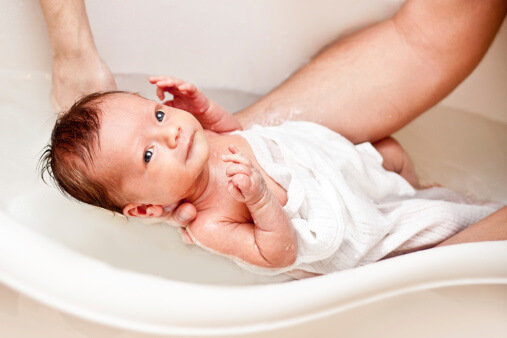 Cách tắm cho trẻ sơ sinh vừa sạch vừa an toàn mẹ nào cũng cần học - 1