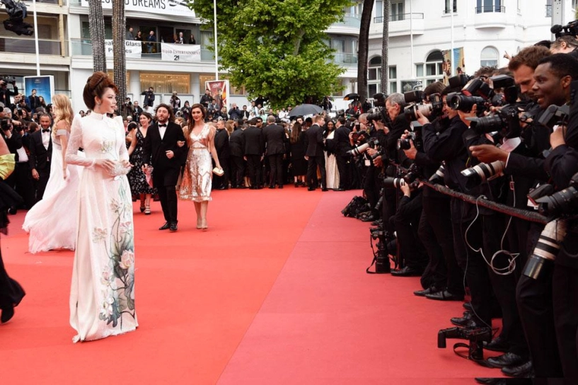 Cuối cùng tà áo dài việt nam cũng giúp lý nhã kỳ trở thành tâm điểm tại cannes 2018 - 7