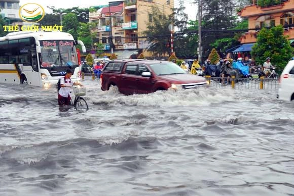 Giải quyết nổi lo chết máy do ngập nước khi gặp trời mưa lớn - 1