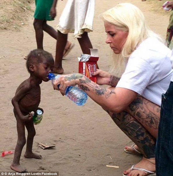 Hình ảnh mới nhất của cậu bé từng bị bỏ đói được giải cứu gây chấn động thế giới - 6