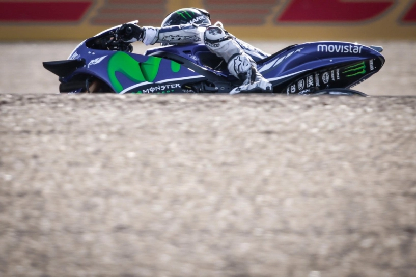 Hình ảnh xe đua m1 và tay đua jorge lorenzo của team movistar yamaha - 4