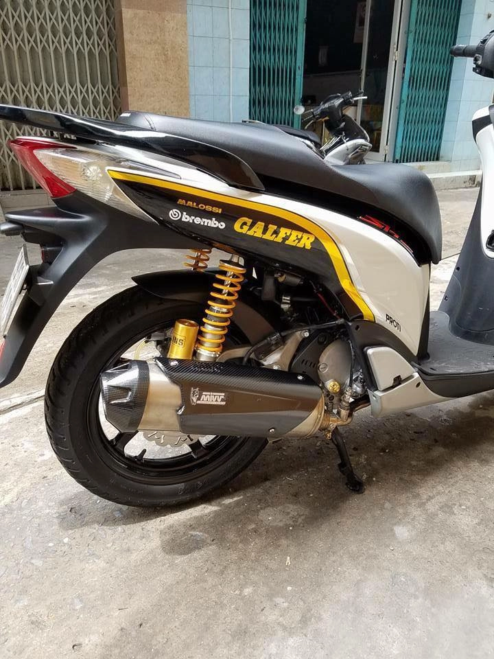 Honda sh độ nhẹ nhưng ấn tượng với dàn đồ chơi hàng hiệu - 3