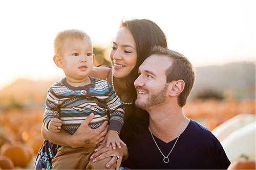 Không ngờ sau khi sinh 1 năm con trai nick vujicic đã lớn và đáng yêu đến thế này - 13