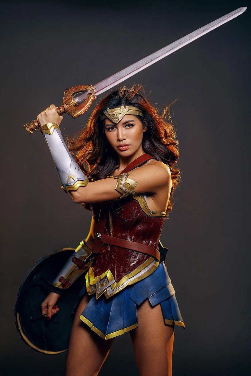 Minh tú cosplay nữ thần wonder woman siêu gợi cảm ngày halloween - 2