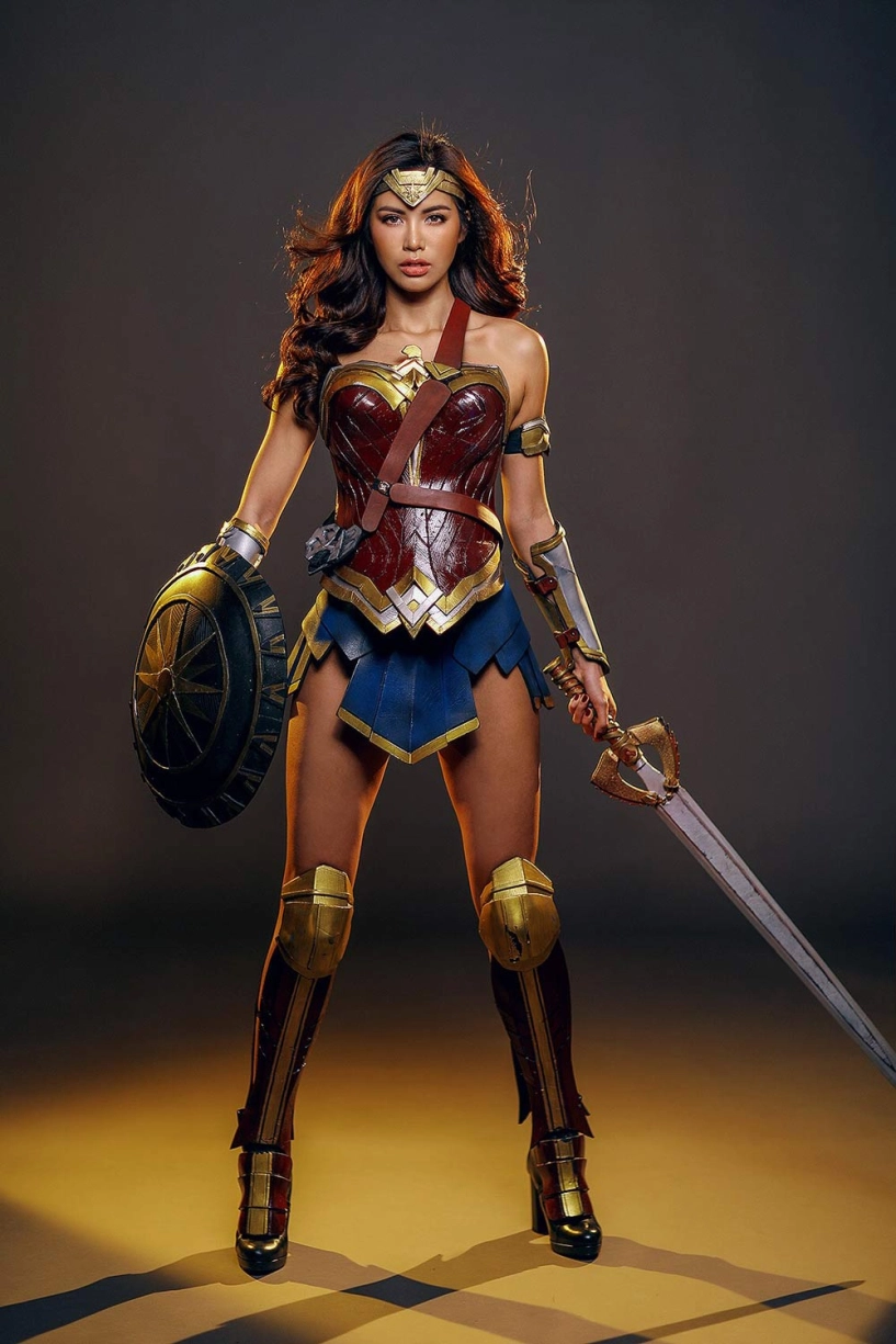 Minh tú cosplay nữ thần wonder woman siêu gợi cảm ngày halloween - 3