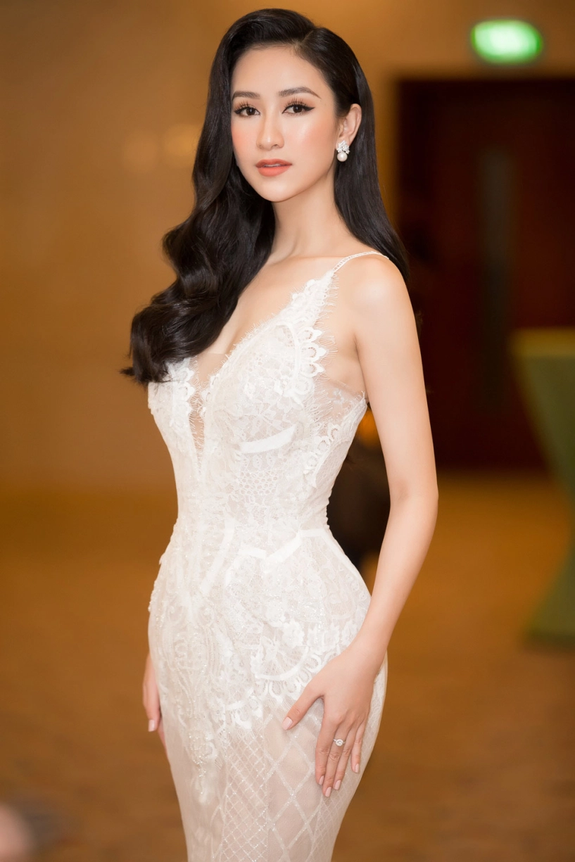 Nam em trao vương miện miss earth danh giá cho hà thu - 1