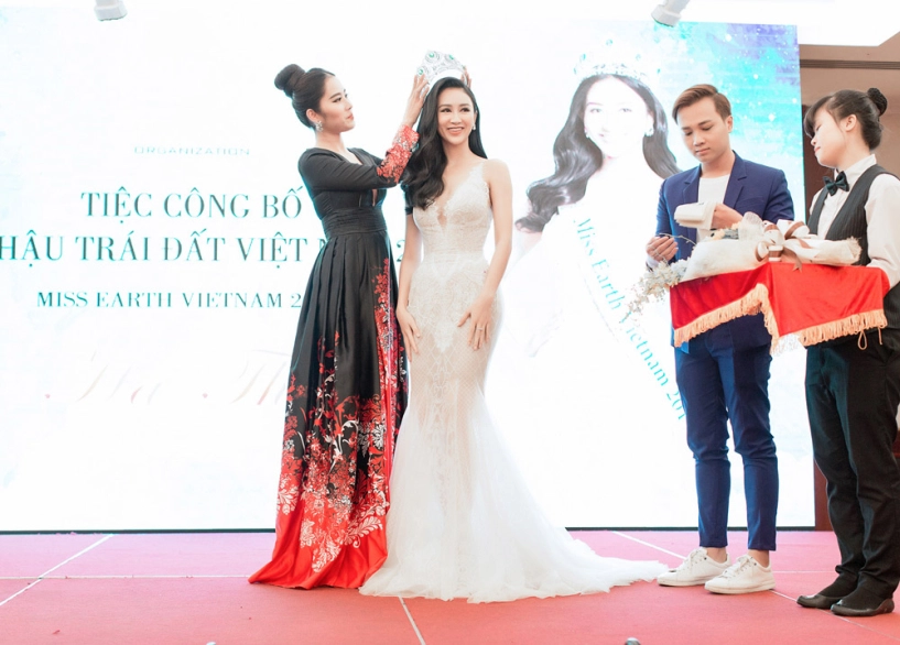 Nam em trao vương miện miss earth danh giá cho hà thu - 2