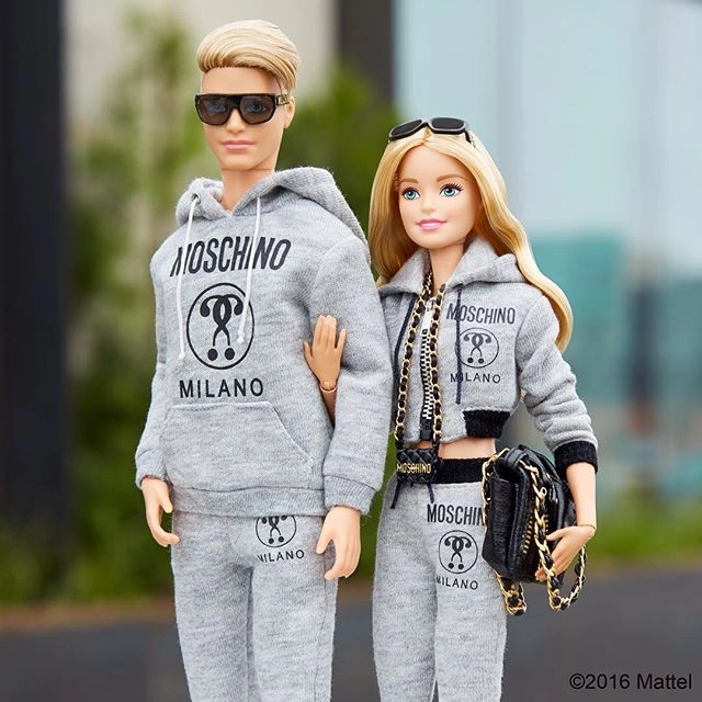 Ngất ngây tủ đồ ăm ắp hàng hiệu của cô nàng búp bê barbie - 2