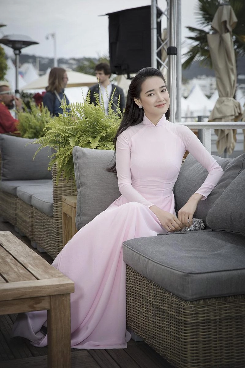 Nhã phương chính là thánh đi giày cao gót tại lhp cannes 2018 - 7