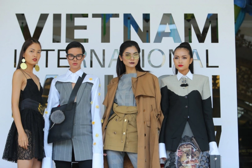 Street style fashion week cuộc chơi màu sắc đầy cá tính của giới trẻ - 5