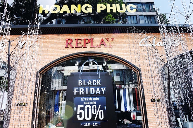 Tất cả các thương hiệu quốc tế sale hơn 50 tại black friday của hoàng phúc - 1