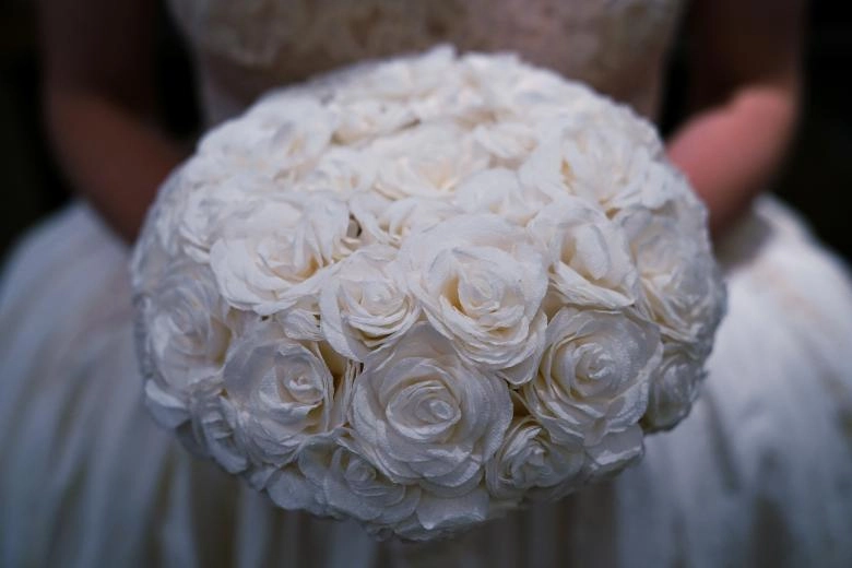 Váy cưới làm từ giấy vệ sinh gây sửng sốt vì quá đẹp quá sang - 10