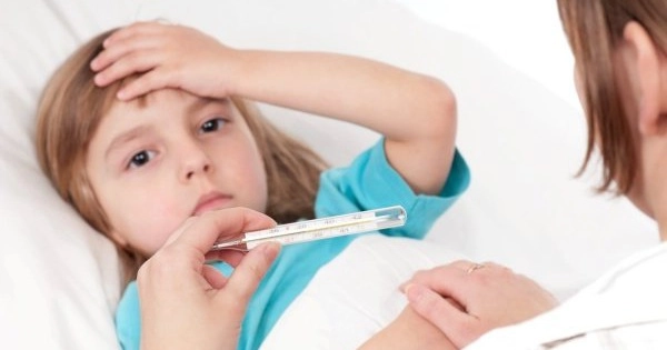 Chớ hoảng loạn hãy bình tĩnh xử trí khi trẻ bị sốt cao co giật - 2