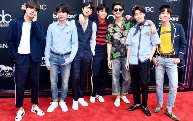 Choáng váng khi bóc giá loạt trang phục của bts trên thảm đỏ billboard music awards 2018 - 1