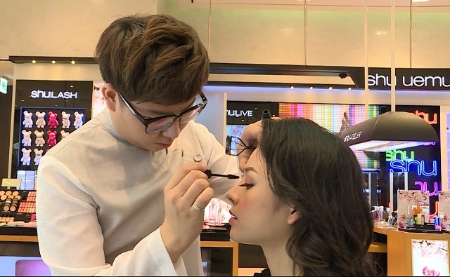 Chuyên gia makeup quân bee giới thiệu xu hướng trang điểm xuân hè 2018 - 2