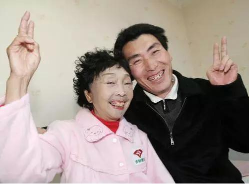 Cụ bà 71 tuổi quyết phẫu thuật thẩm mỹ để đẹp đôi với người tình 32 tuổi - 7