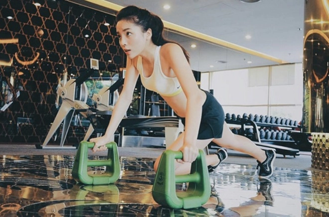 Cùng nghía qua bí kíp của những chân dài chăm chỉ tập gym nhất nhì showbiz việt nào - 16