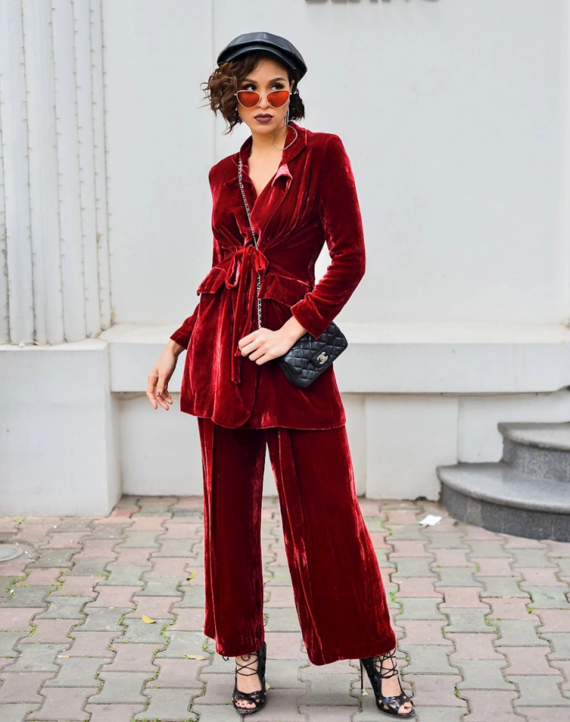 Đầu năm phương mai đã hở ngực táo bạo trong bộ streetstyle - 4