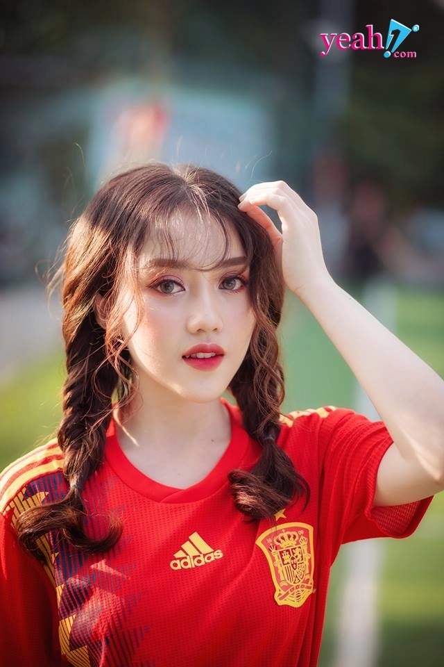 Gặp gỡ nữ cổ động viên xinh đẹp thùy dungmình cảm thấy danh xưng hot girl bóng đá quá lớn lao - 2