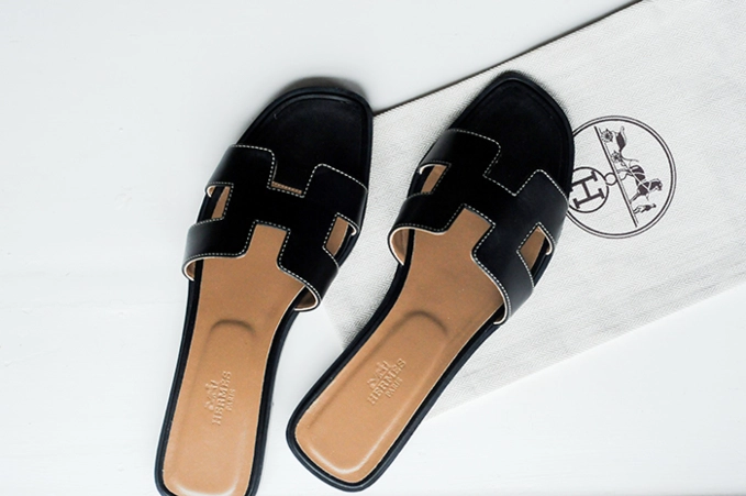 Hermès oran sandals - đôi dép không bao giờ lỗi mốt hứa hẹn gây bão hè này - 1