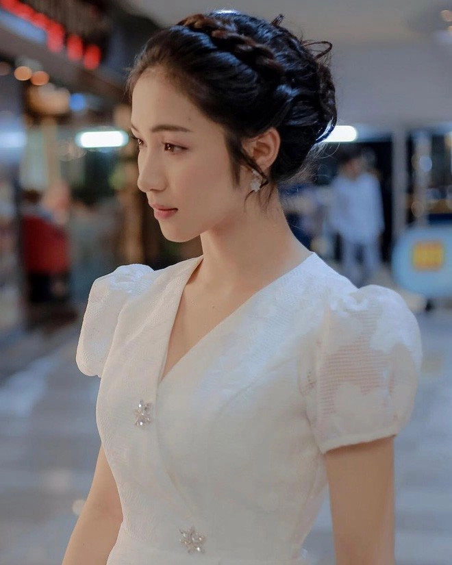 Hòa minzy diện đồ nhái phiên bản lỗi váy cưới của song hye kyo - 3