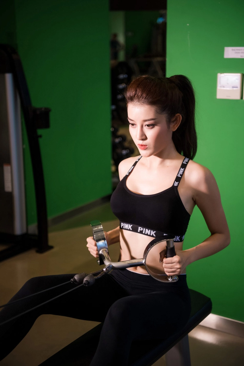 Huyền my khóa mình trong phòng gym để có cơ bụng sexy trước thềm miss grand - 1