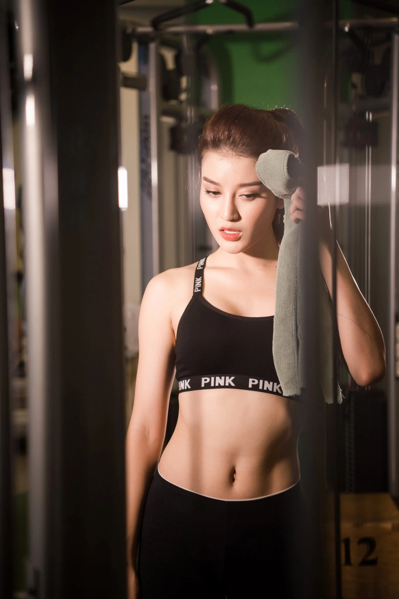 Huyền my khóa mình trong phòng gym để có cơ bụng sexy trước thềm miss grand - 3