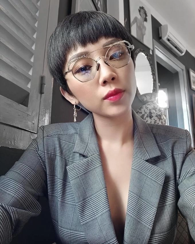 Không còn nghi ngờ gì nữa blazer kẻ caro chính là item được lòng cả sao việt lẫn sao hàn - 4