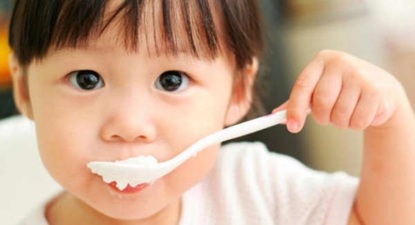 Lầm tưởng của mẹ về sữa chua khiến con ăn mãi mà không nạp dinh dưỡng vào người - 1