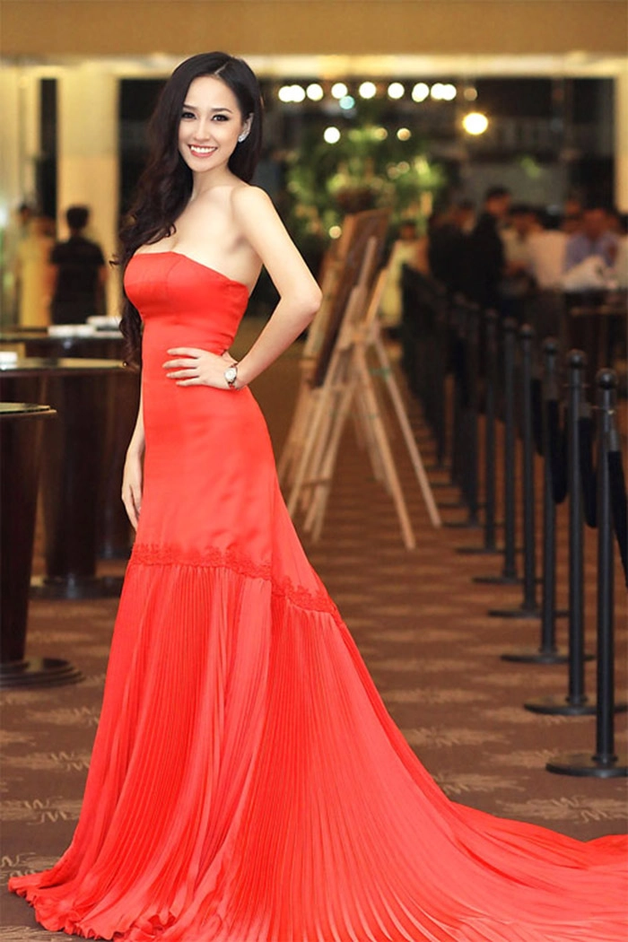 Mai phương thúy để lộ cằm nọng và vòng 2 to bất thường trong ảnh chưa photoshop - 2