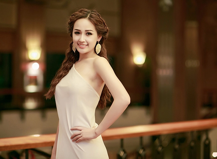 Mai phương thúy để lộ cằm nọng và vòng 2 to bất thường trong ảnh chưa photoshop - 3
