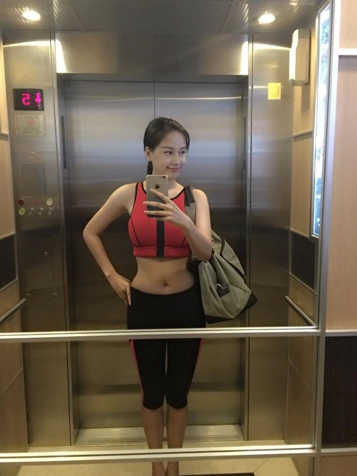Mai phương thúy để lộ cằm nọng và vòng 2 to bất thường trong ảnh chưa photoshop - 7