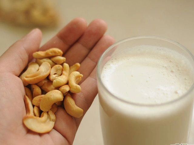 Mẹ khéo tay tự làm 12 loại sữa hạt tại nhà cho con uống thích mê - 13