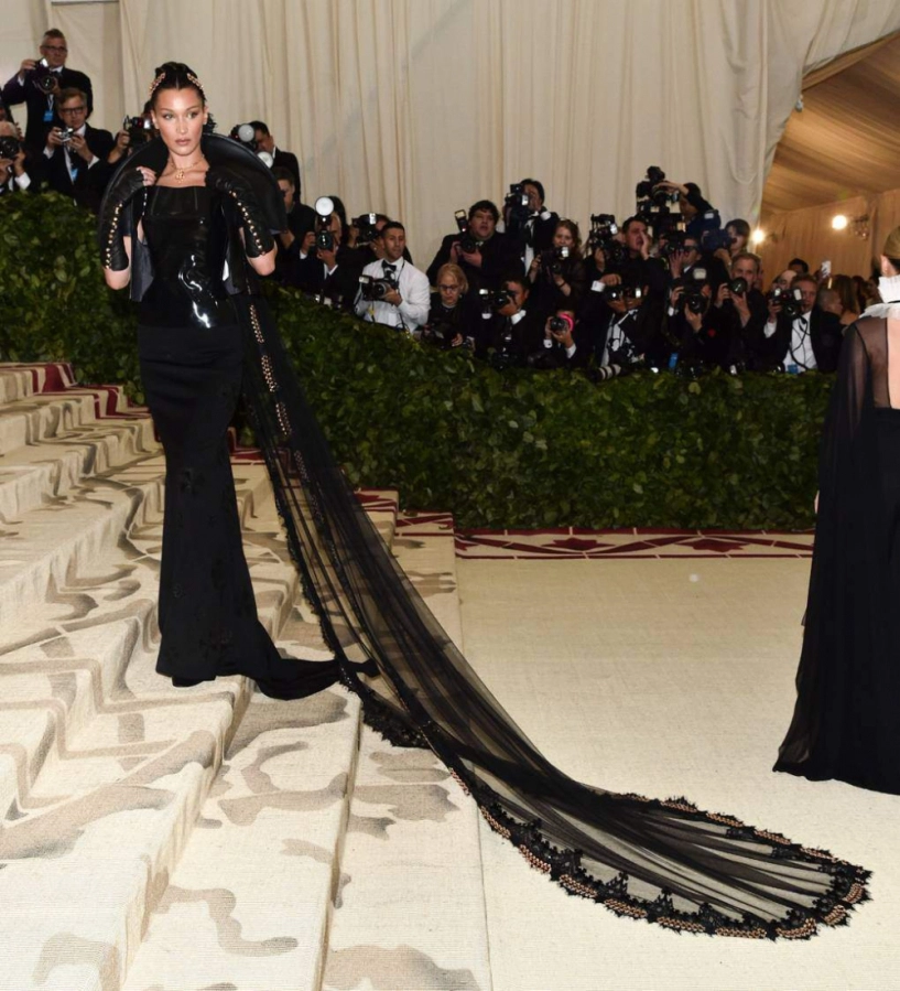 Met gala 2018 cuộc chiến lại đến từ rihanna và katy perry - 15