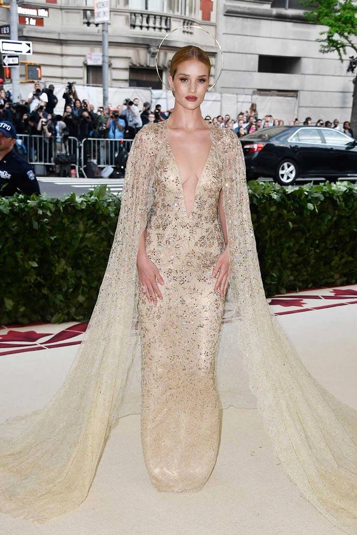 Met gala 2018 cuộc chiến lại đến từ rihanna và katy perry - 19