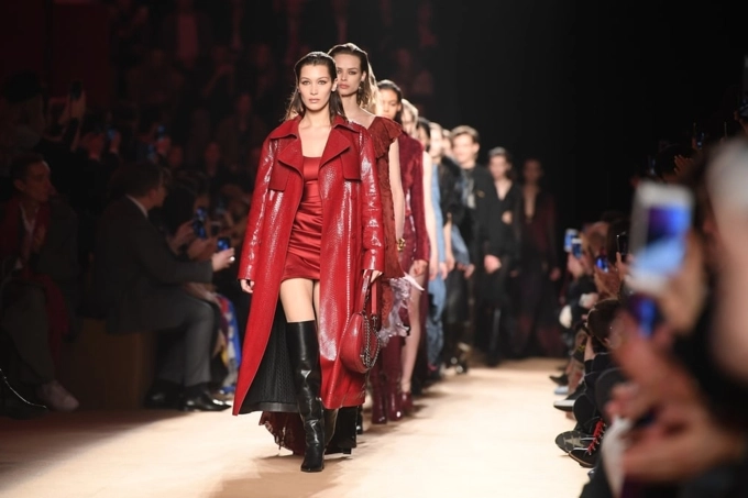 Những điểm nhấn ấn tượng nhất của milan fashion week năm nay - 17