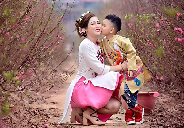 Những nàng single mom mạnh mẽ một tay nuôi con vẫn có thu nhập khủng sau ly hôn - 1