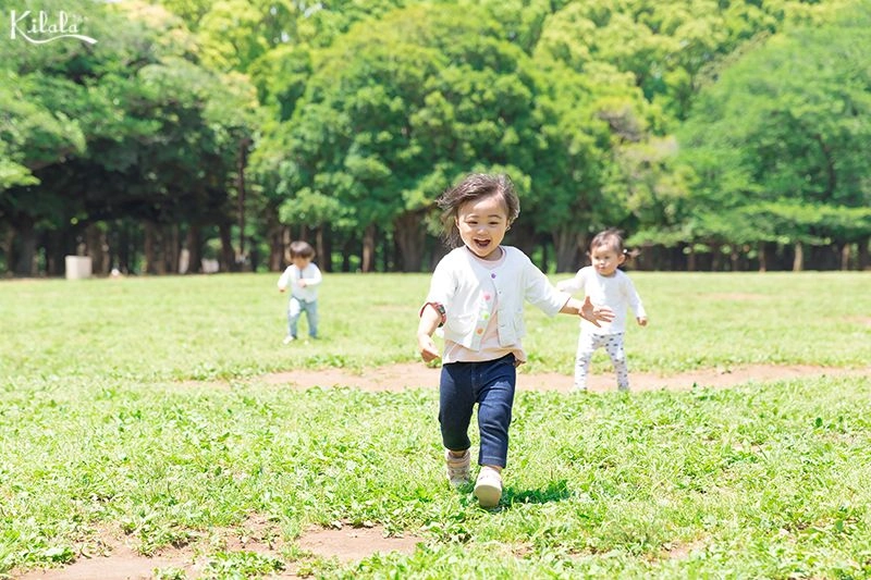 Những quy tắc an toàn mẹ nên biết khi cho trẻ đi công viên mùa hè - 2