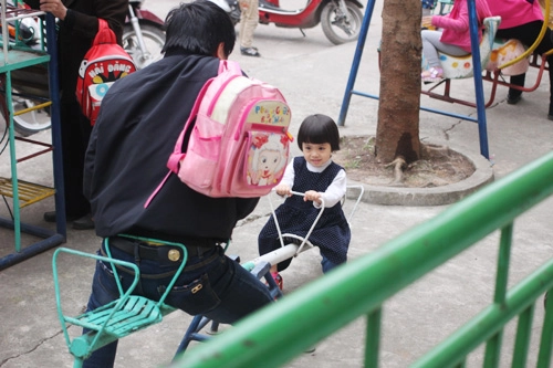 Những quy tắc an toàn mẹ nên biết khi cho trẻ đi công viên mùa hè - 3