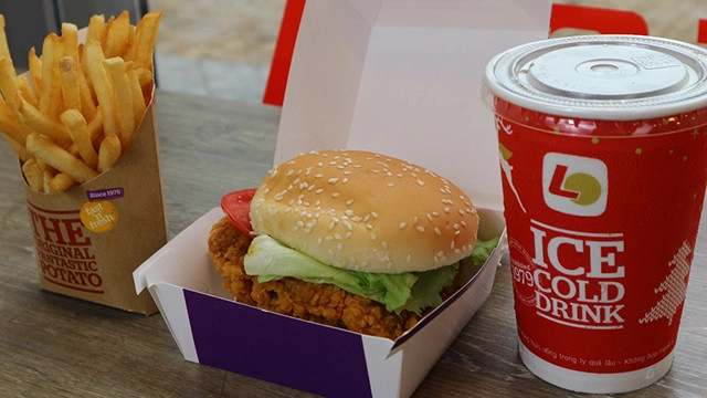 Thưởng thức trọn thế giới gà trong jumbo chicken burger - 2