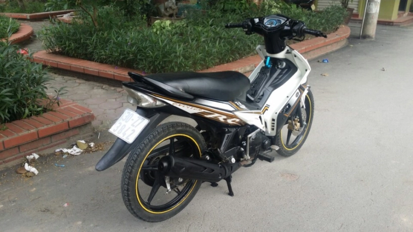 Yamaha exciter 135cc màu trắng đen 2011 biển 30z7-3482 - 2