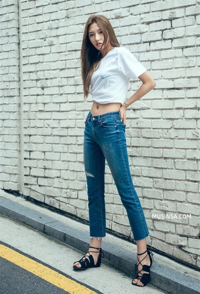 2018 rồi chị em đừng để mình lạc hậu vì cứ mãi mặc quần jeans ôm bó chịt - 1