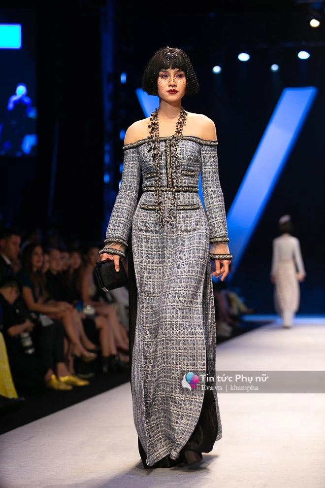 Khoảnh khắc đáng nhớ đôi bạn thân thanh hằng hồ ngọc hà nắm chặt tay nhau catwalk - 8