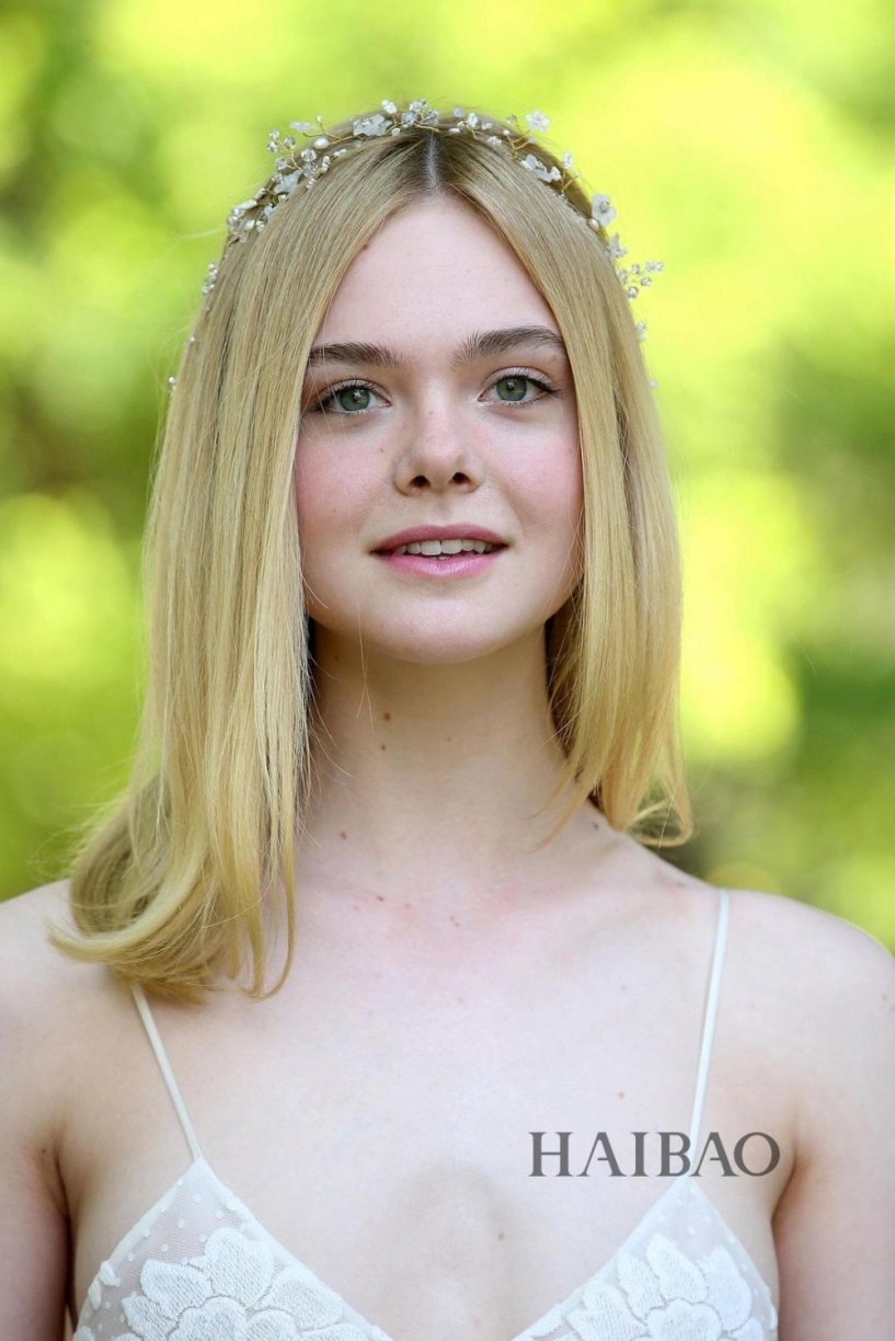 Món phụ kiện khiến lưu diệc phi elle fanning xứng danh thần tiên tỉ tỉ - 6