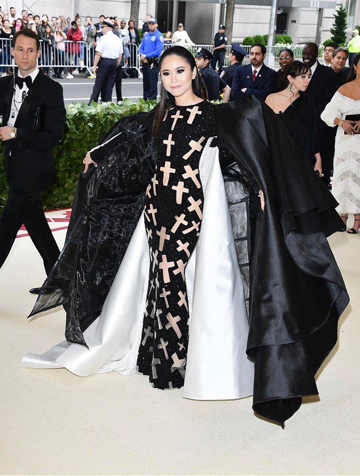 Nga nguyễn fashionista người việt duy nhất sải bước tại met gala là ai - 3