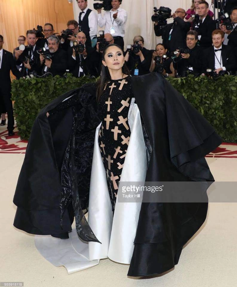 Nga nguyễn fashionista người việt duy nhất sải bước tại met gala là ai - 4