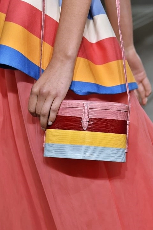 4 kiểu túi mà tín đồ thời trang khao khát có được từ new york fashion week 2018 - 1